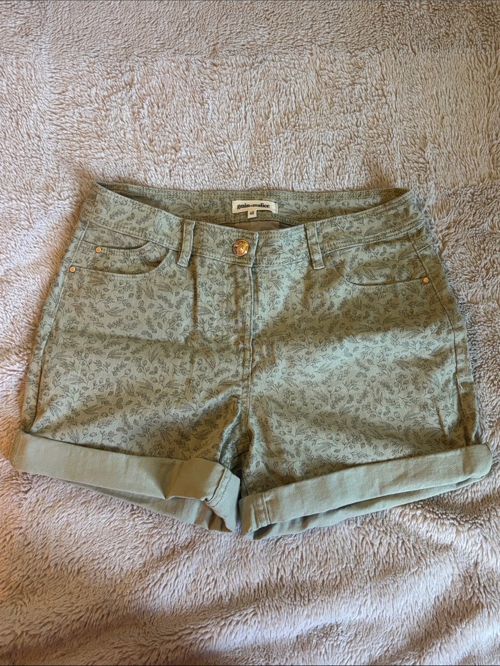 Moss Green Floral Print Women's Roll-Cuff Shorts